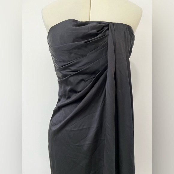 Dolce and Gabbana Off the shoulder silk-satin mini dress US:2-4 - Picture 4 of 9